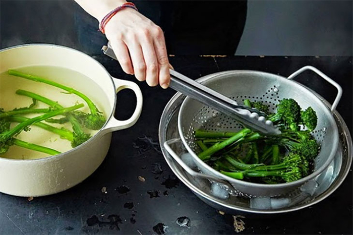 Rửa rau củ ở nhiệt độ cao